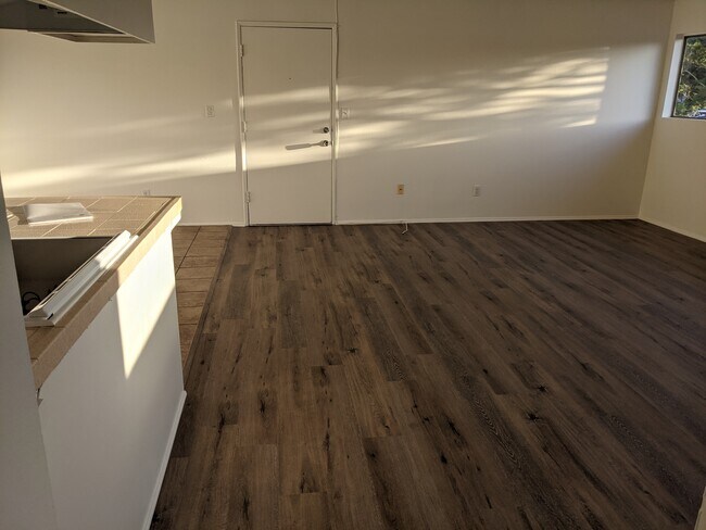living room entrance - 1301 Beryl St