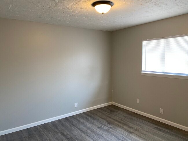 Building Photo - 25 Gillman Ln