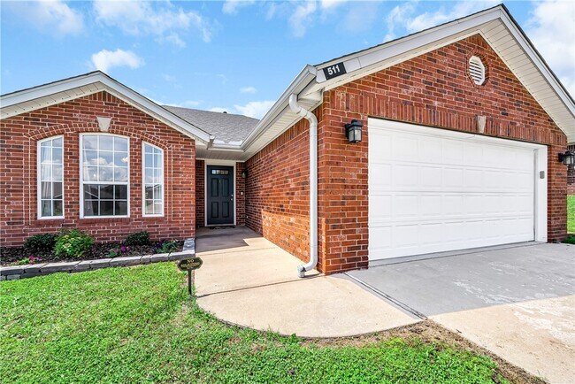 Building Photo - 511 Dewberry Ln