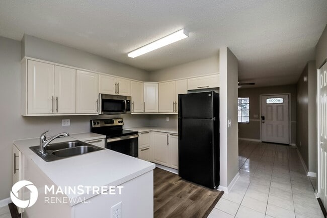 Building Photo - 7014 N Palmetto Ln