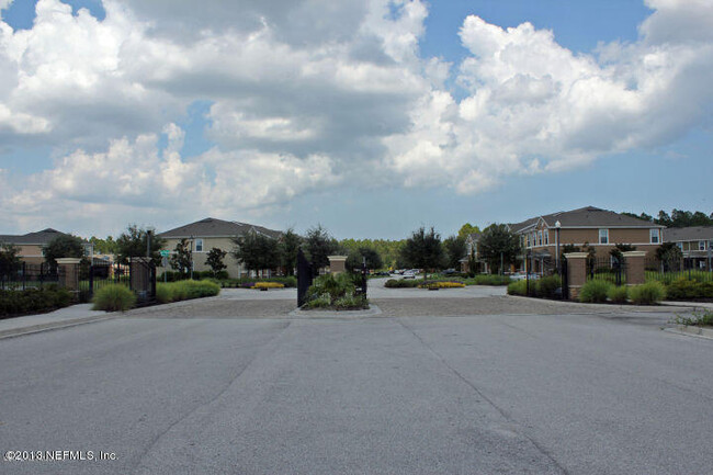 Foto del edificio - 12995 Spring Rain Rd