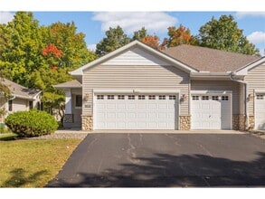 Building Photo - 9280 Blackoaks Ct N