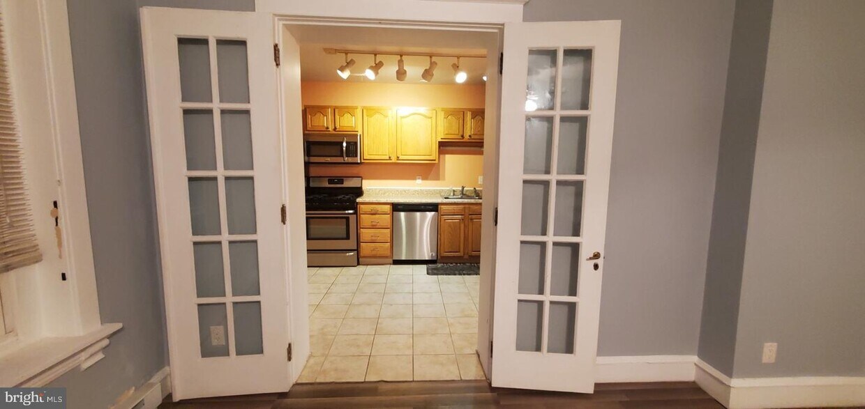Primary Photo - 24 N Ambler St
