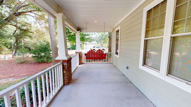 Building Photo - Cottage Style home less than one mile from...