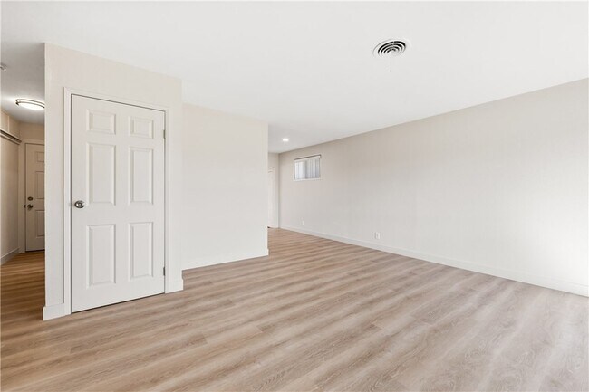 Foto del edificio - 6431 Brown Cir