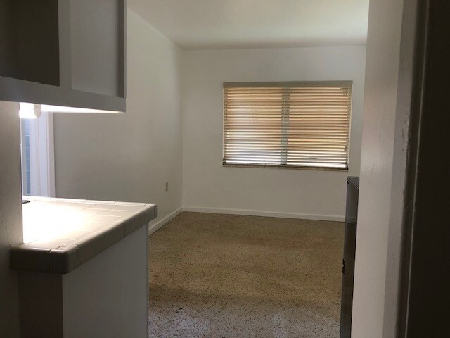 Building Photo - 1038 NE 12th Ave