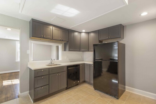 Foto del edificio - Central Spacious Rockville Metro 5 BR Single Family Home Pets Welcome