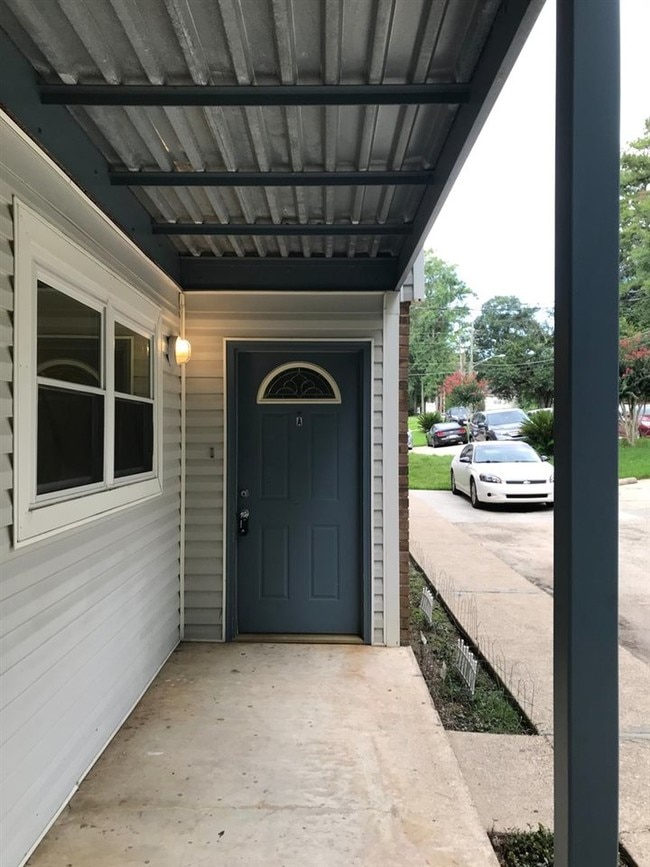 Building Photo - 1504 Pullen Rd