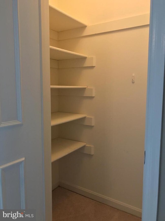 Foto del edificio - 2532 Fairfax Dr