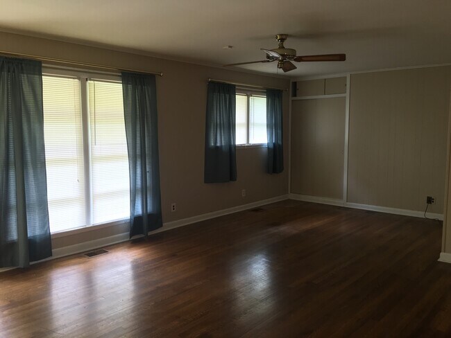 Foto del edificio - Lovely East Memphis home offering 2brs/1ba...