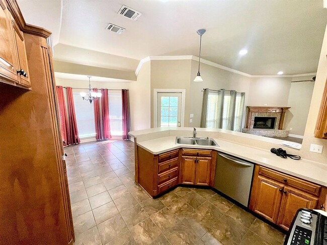 Building Photo - MOVE IN SPECIAL - $999. for first full mon...