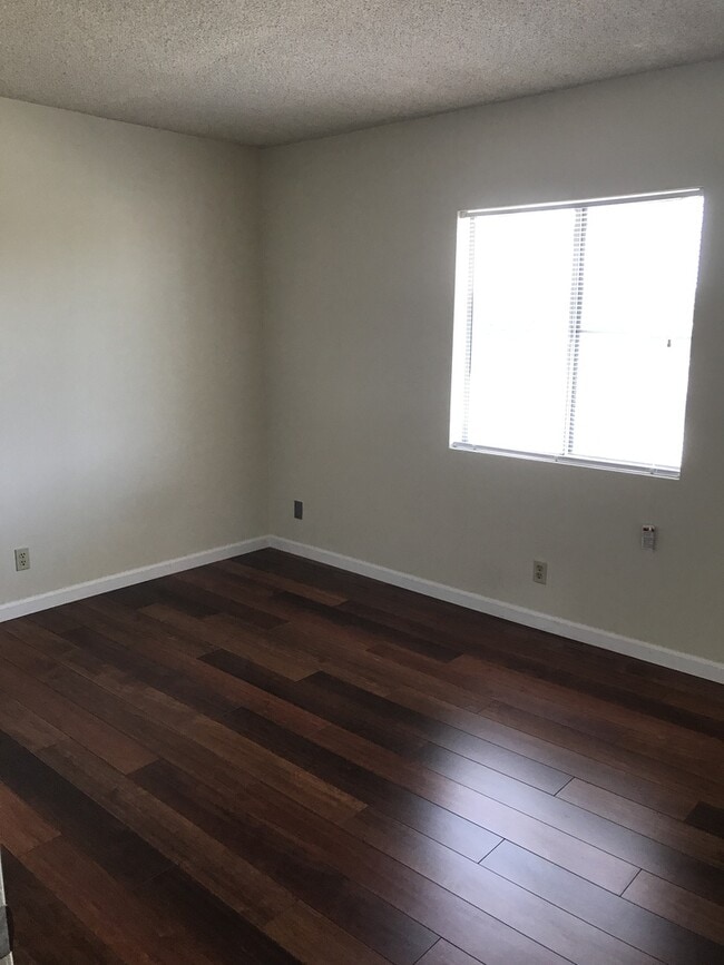 Building Photo - SPACIOUS Upper 2 bedroom unit, Bellflower -- CALL US TODAY!!
