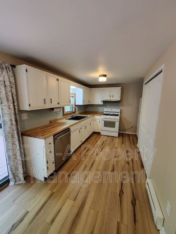 Foto del edificio - 28 Short Ridge Rd