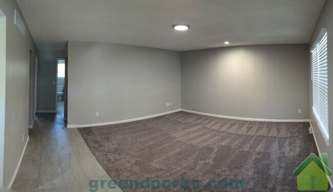Building Photo - 7852 Grandview St