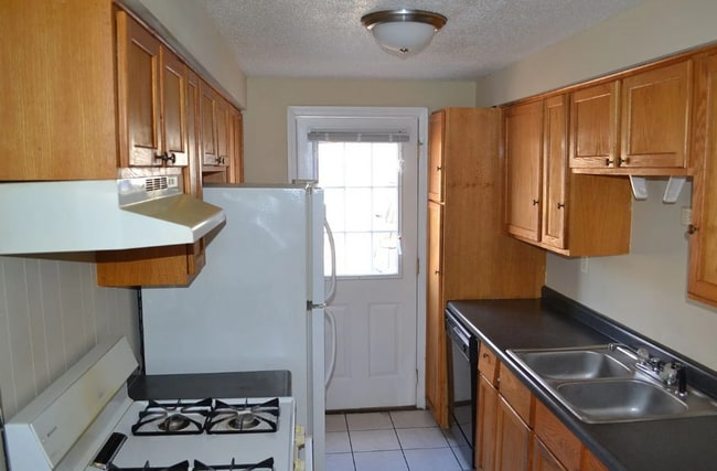 Building Photo - 1827 Parkdale Dr