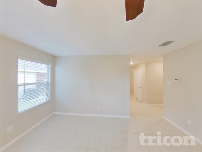 Foto del edificio - 6340 Bristolwood Dr