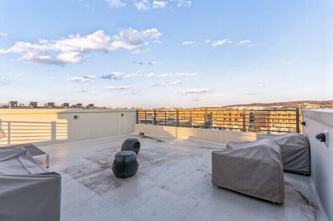 Foto del edificio - Stunning Carriage Home in the King of Prussia Town Center