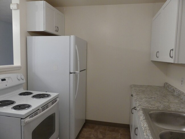 Building Photo - Adorable Portland Ranch!~ Close-In * Freew...
