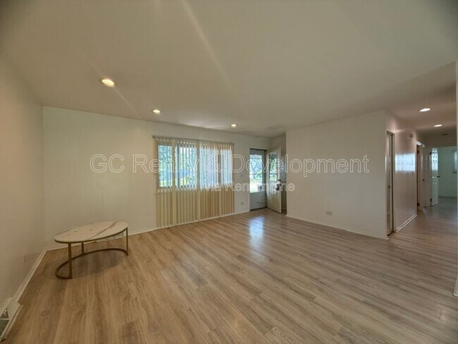 Foto del edificio - 14949 Highland Ave