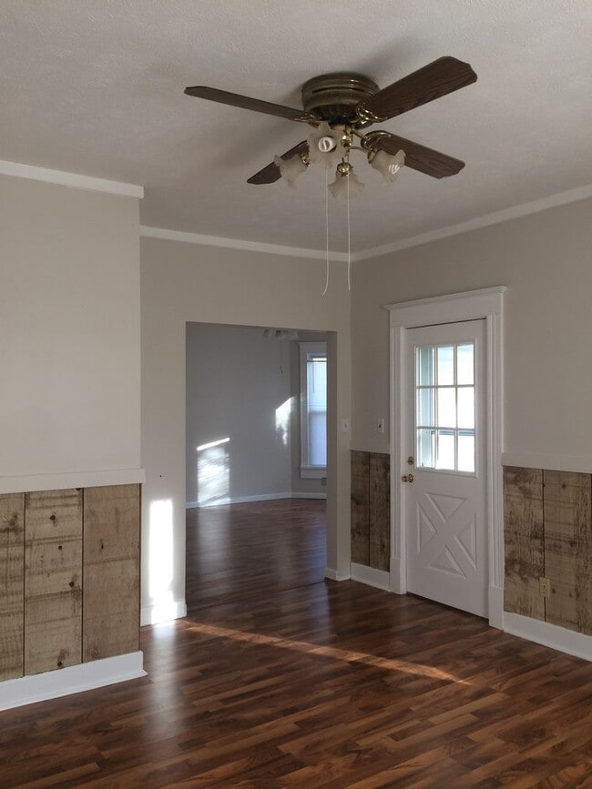 Building Photo - Very attractive 2BR 1 bath house with great location in Normal.  Washer/dryer provided with other...