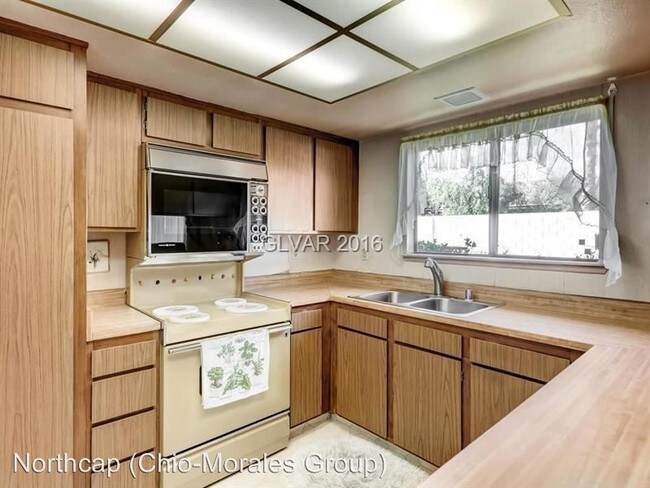 Building Photo - 4533 McLeod Dr