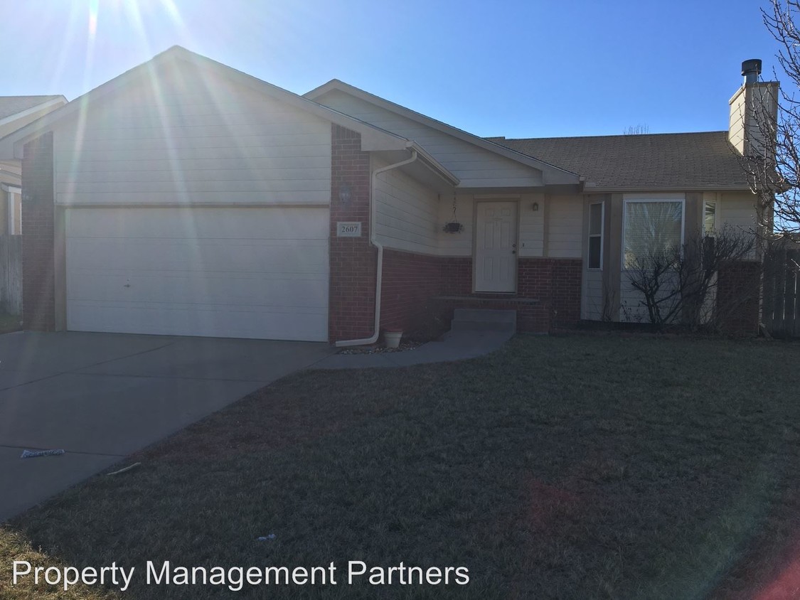 Foto principal - 2607 E Old Spring Rd