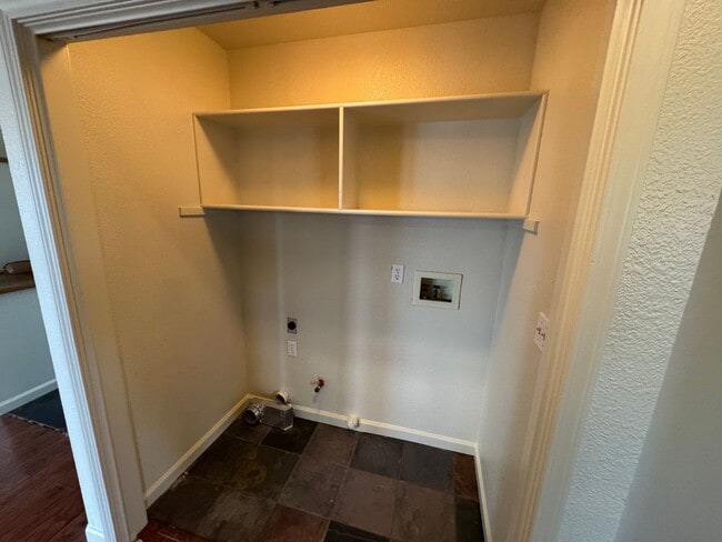 Foto del edificio - Ready to Move? Pet Friendly