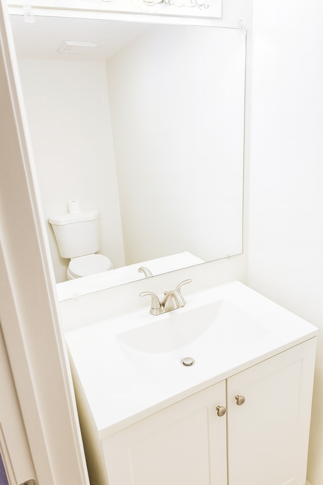 Building Photo - 2 Cheshire Dr