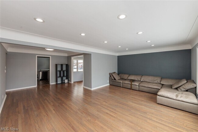 Foto del edificio - 2539 Warrensville Center Rd