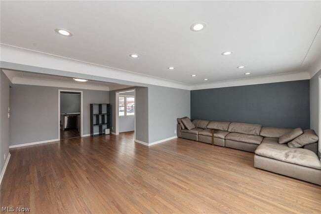 Building Photo - 2539 Warrensville Center Rd