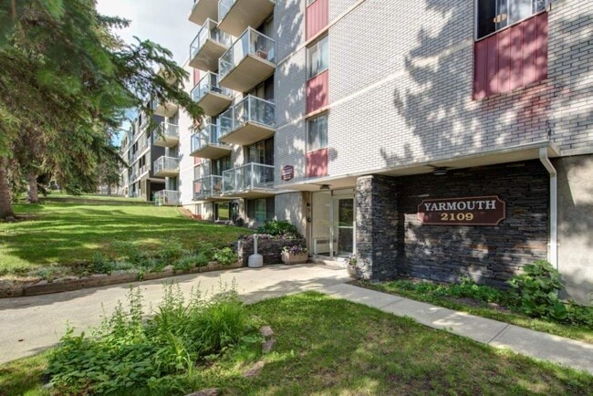 Building Photo - Yarmouth Apartments