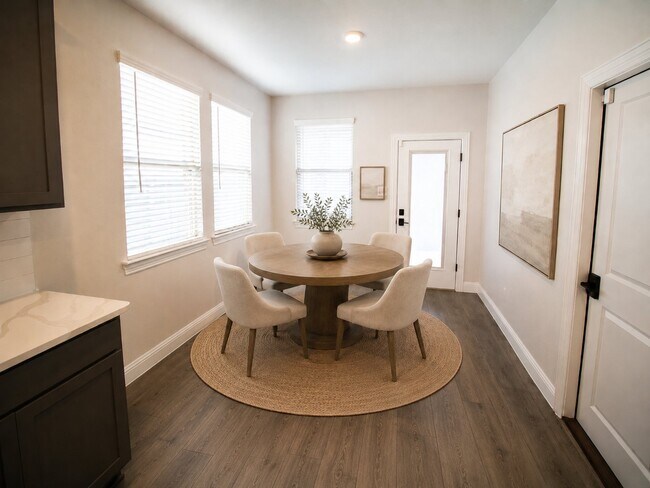 Foto del edificio - 1641 Blakely Pl
