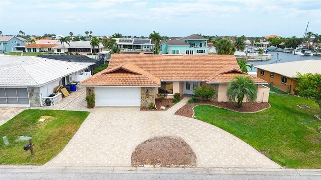 Building Photo - 5008 S Shore Dr