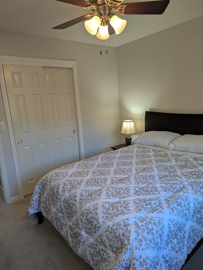 Foto del edificio - 2652 Hillcrest Ave