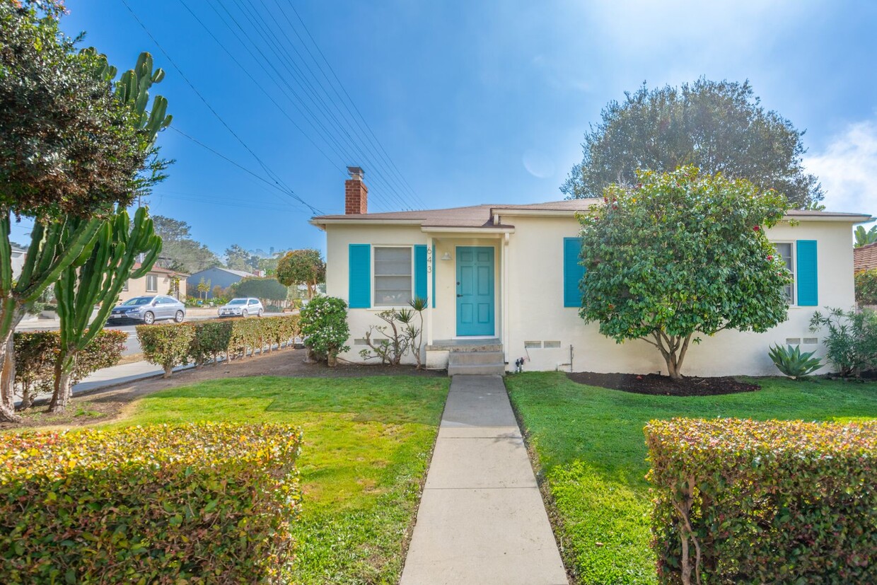 Primary Photo - Stunning 3 bed / 1 bath Craftsman Home in ...