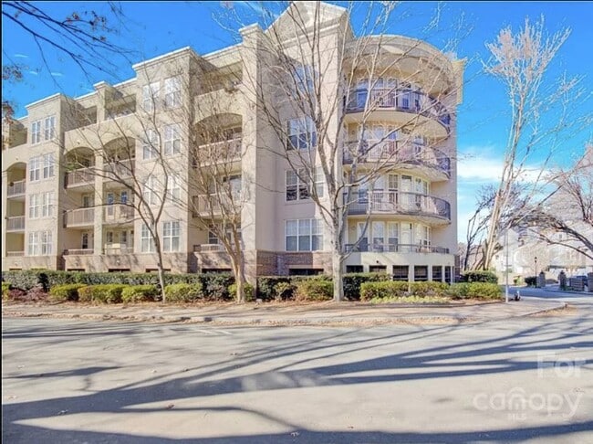 Building Photo - 405 W 7th St