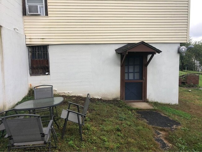 Building Photo - 941 Port Carbon St