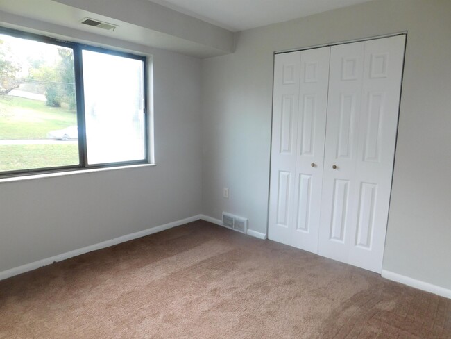 Building Photo - 6162 LIBRARY ROADAPT 48