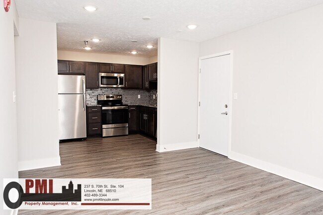 Building Photo - 2 Bedroom and 1 Bathroom Apartment Availab...