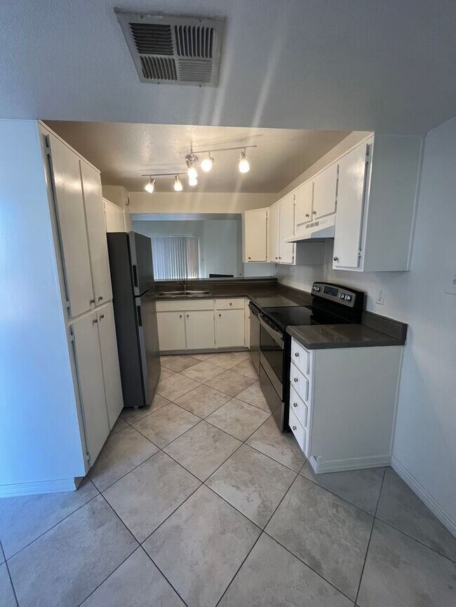 Foto del edificio - 16818 N 56th St