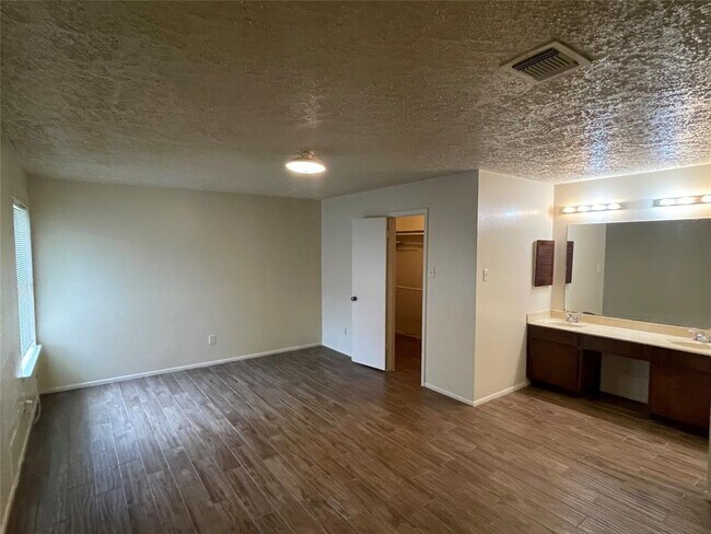 Building Photo - 1826 Grand Park Dr
