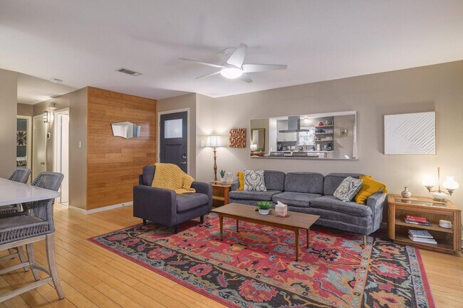 Building Photo - 2906 Westhill Dr