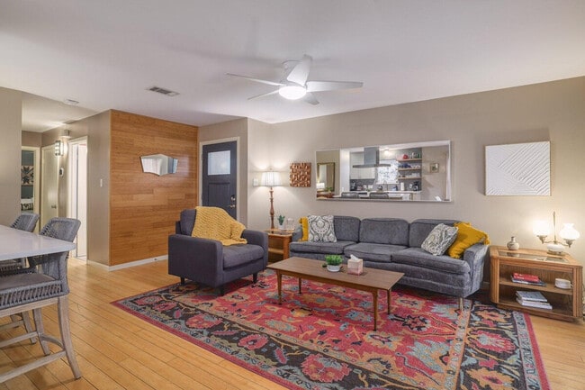 Building Photo - 2906 Westhill Dr