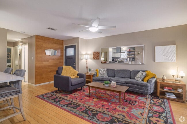 Building Photo - 2906 Westhill Dr