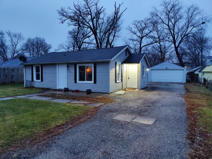 717 S Calhoun St, Aurora, IL 60505 House Rental in Aurora, IL