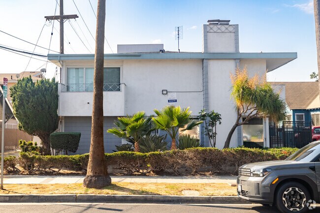 Fotografía del edificio - 912 E La Palma