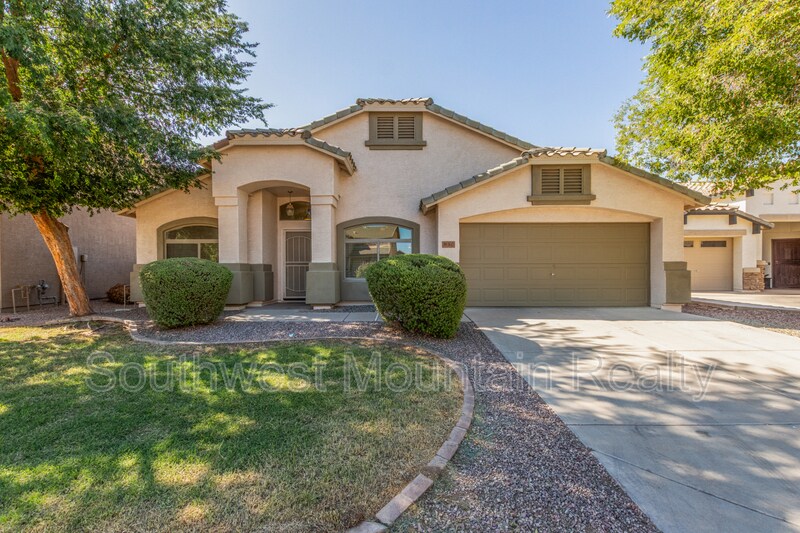 Foto principal - 850 E Penny Ln