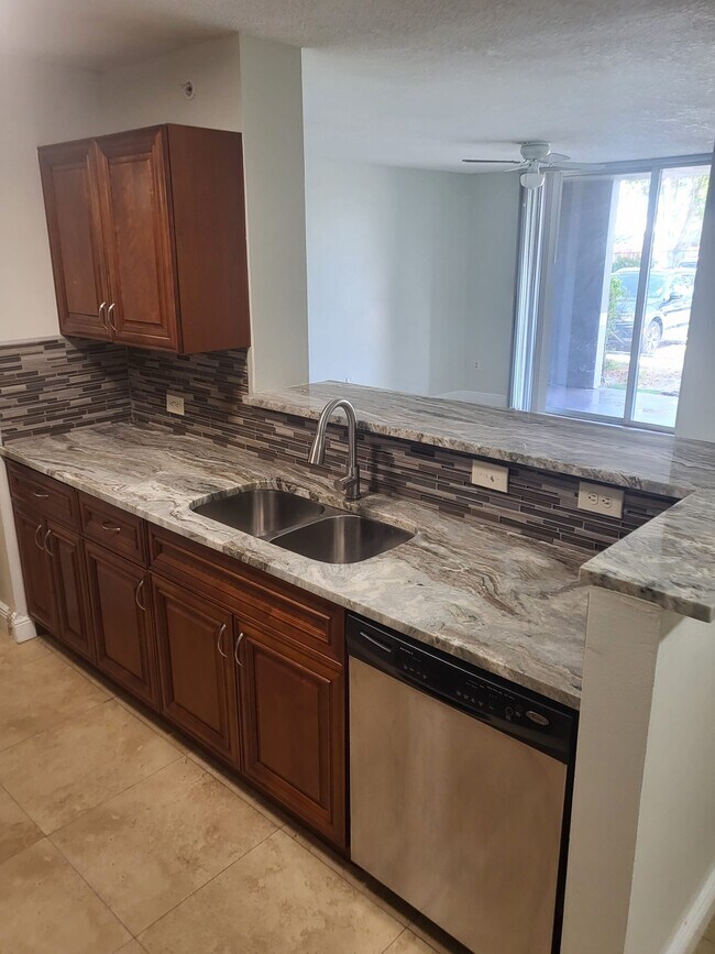 Foto del edificio - 11133 SW 8th St