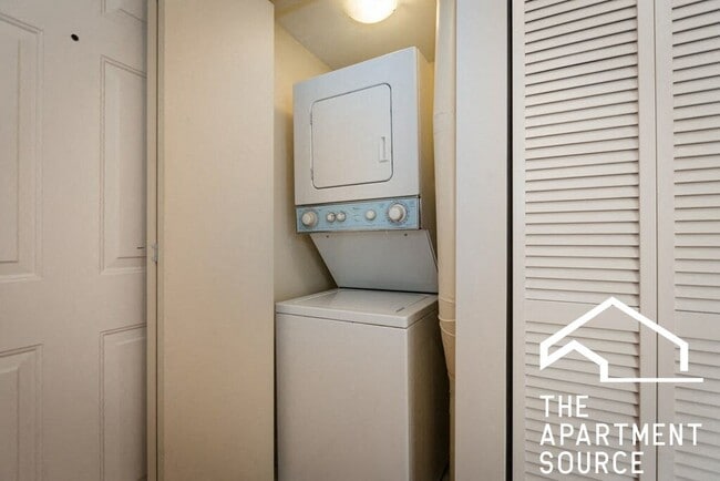 Photo - 2046 W Touhy Ave (Chicago, IL) Apartment
