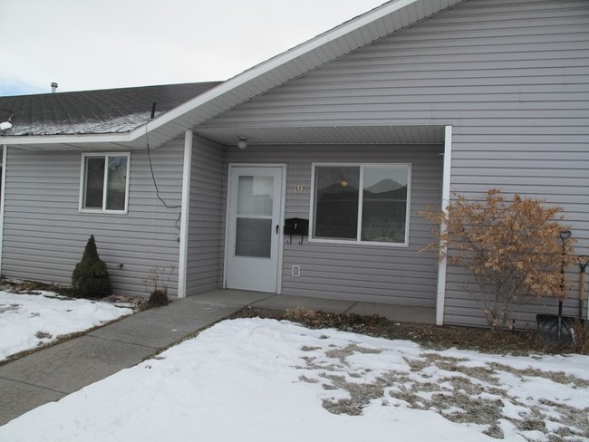 Building Photo - 1601 Falcon Dr